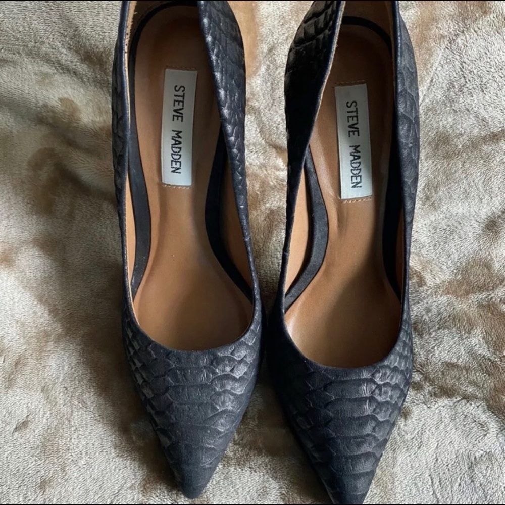 Steve Madden black snakeskin heels pumps 7.5